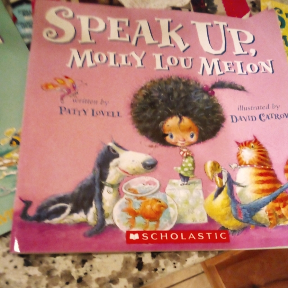 4 kids books like new